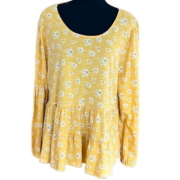 True CRAFT
Plus Size Long Balloon Sleeve Printed Tiered
Knit Top, size 2X - Picture 4 of 11